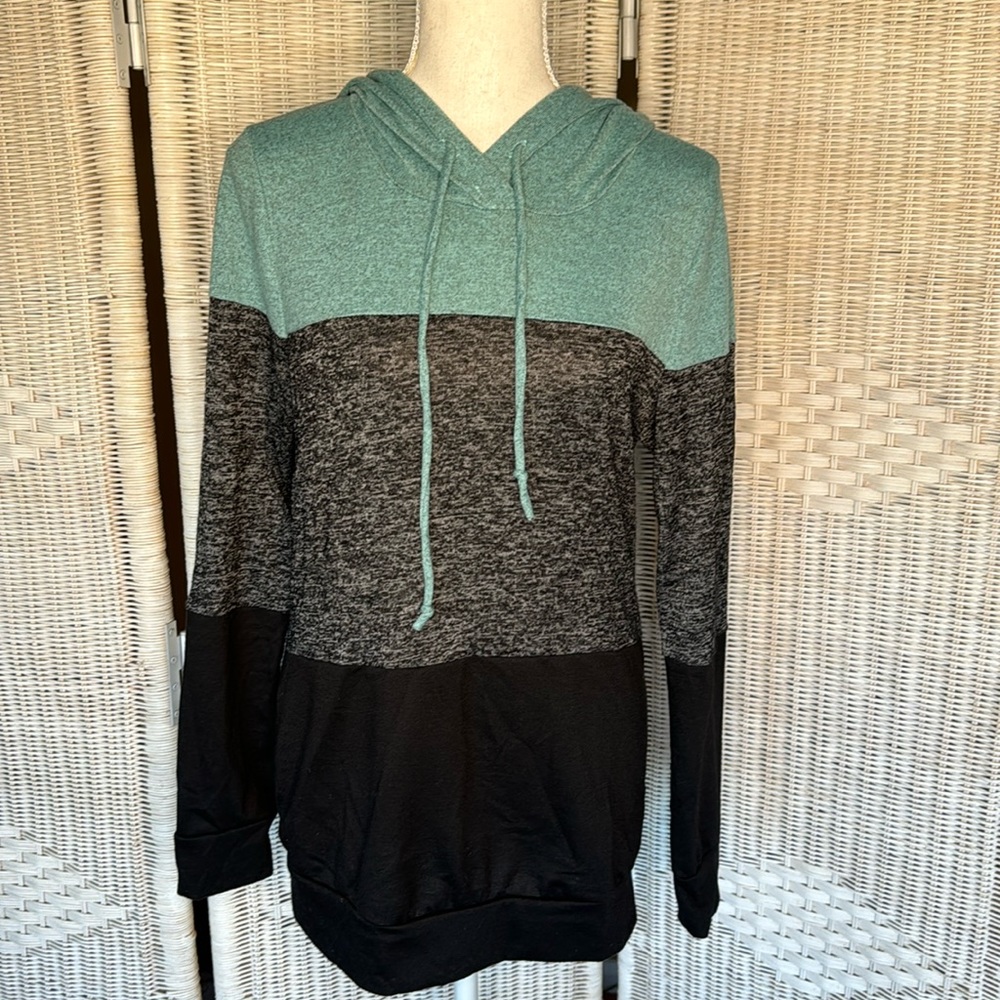 Colorblock hooded pullover